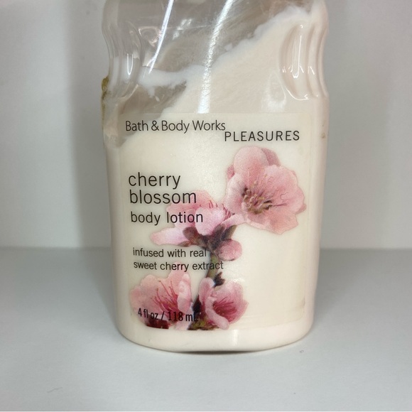 Vintage Bath & Body Works Cherry Blossom Body Lotion Cream Early 2000’s - Picture 1 of 3